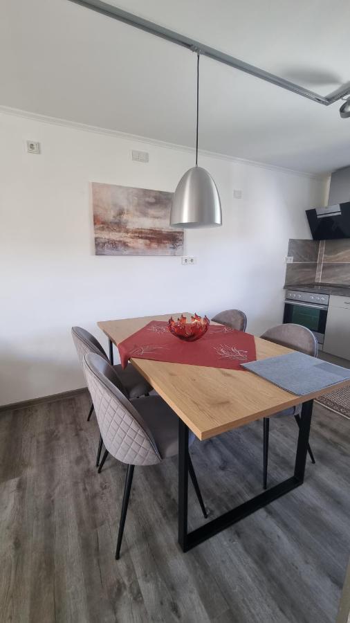 Unter Der Linde Apartment Санкт Вендел Екстериор снимка